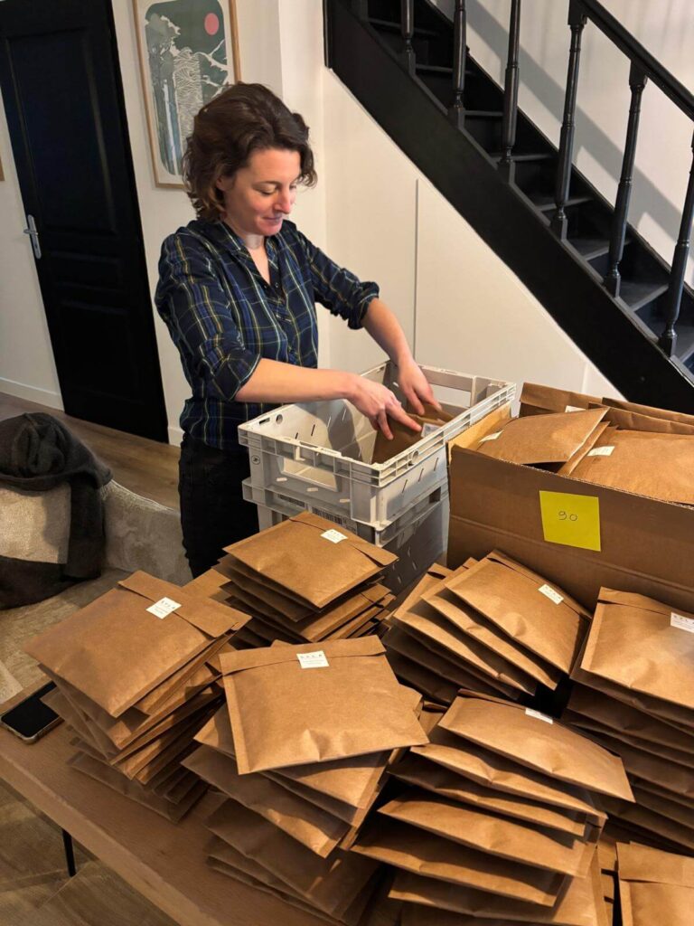 Mise sous pli manuelle des vœux 2026 SYLA 